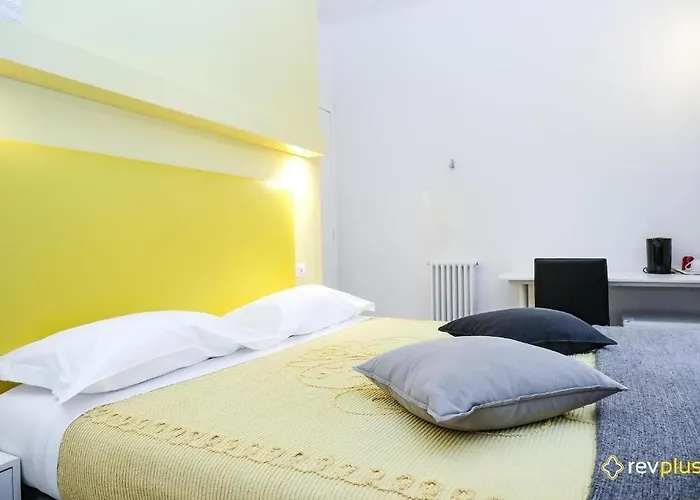 Lia Cinque Terre Wave 3*