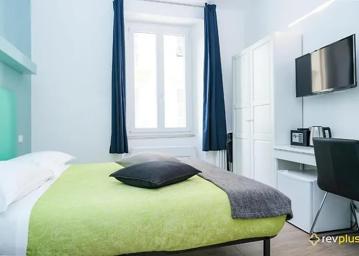 Lia Cinque Terre Wave